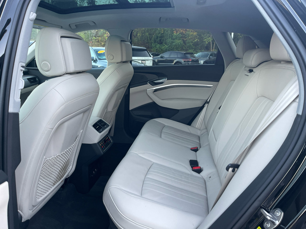 Used 2023 Audi e-tron Premium w/ Convenience Plus Package image 17