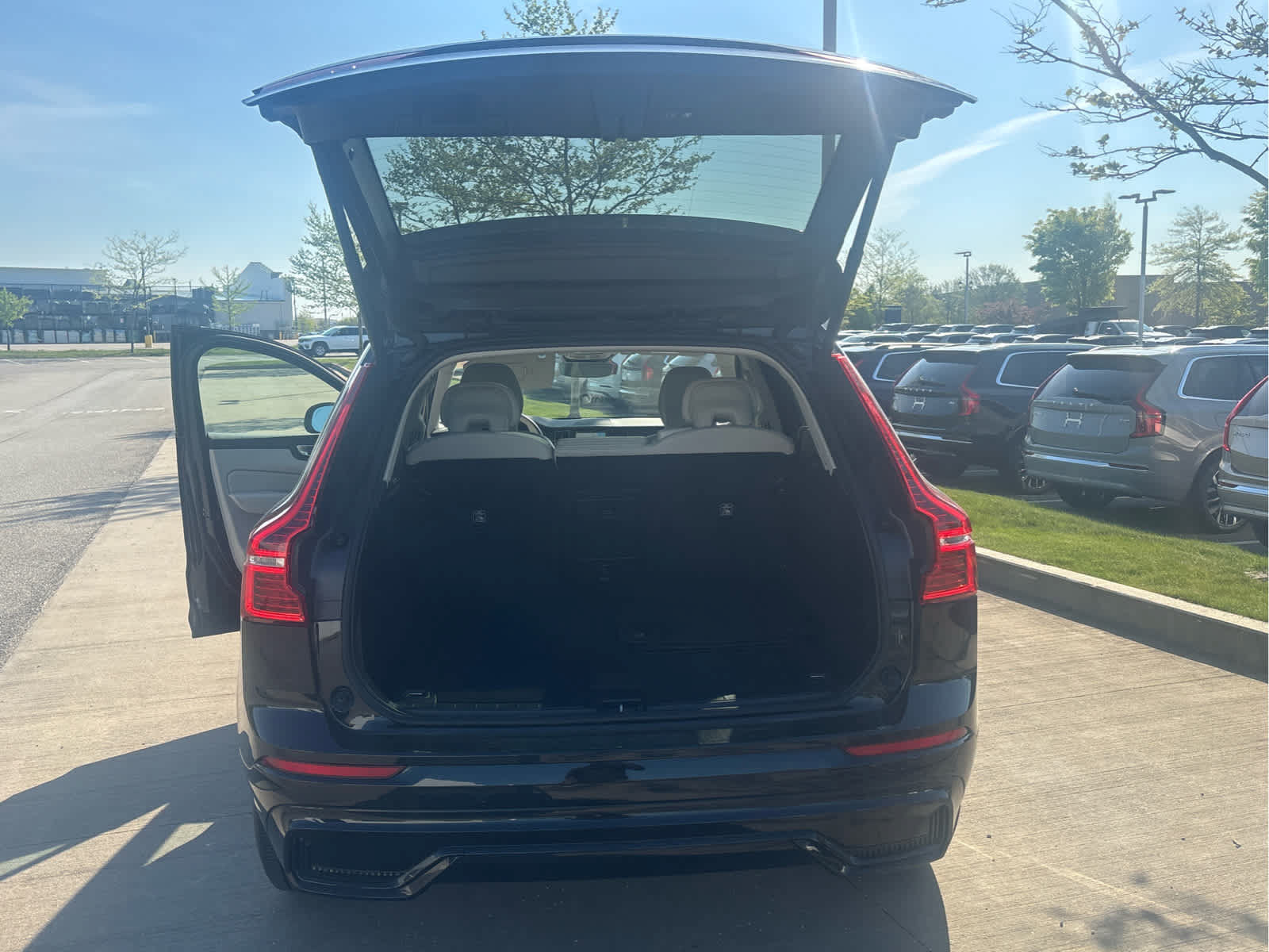 Used 2024 Volvo XC60 B5 Core w/ Climate Package AWD/4WD image 28