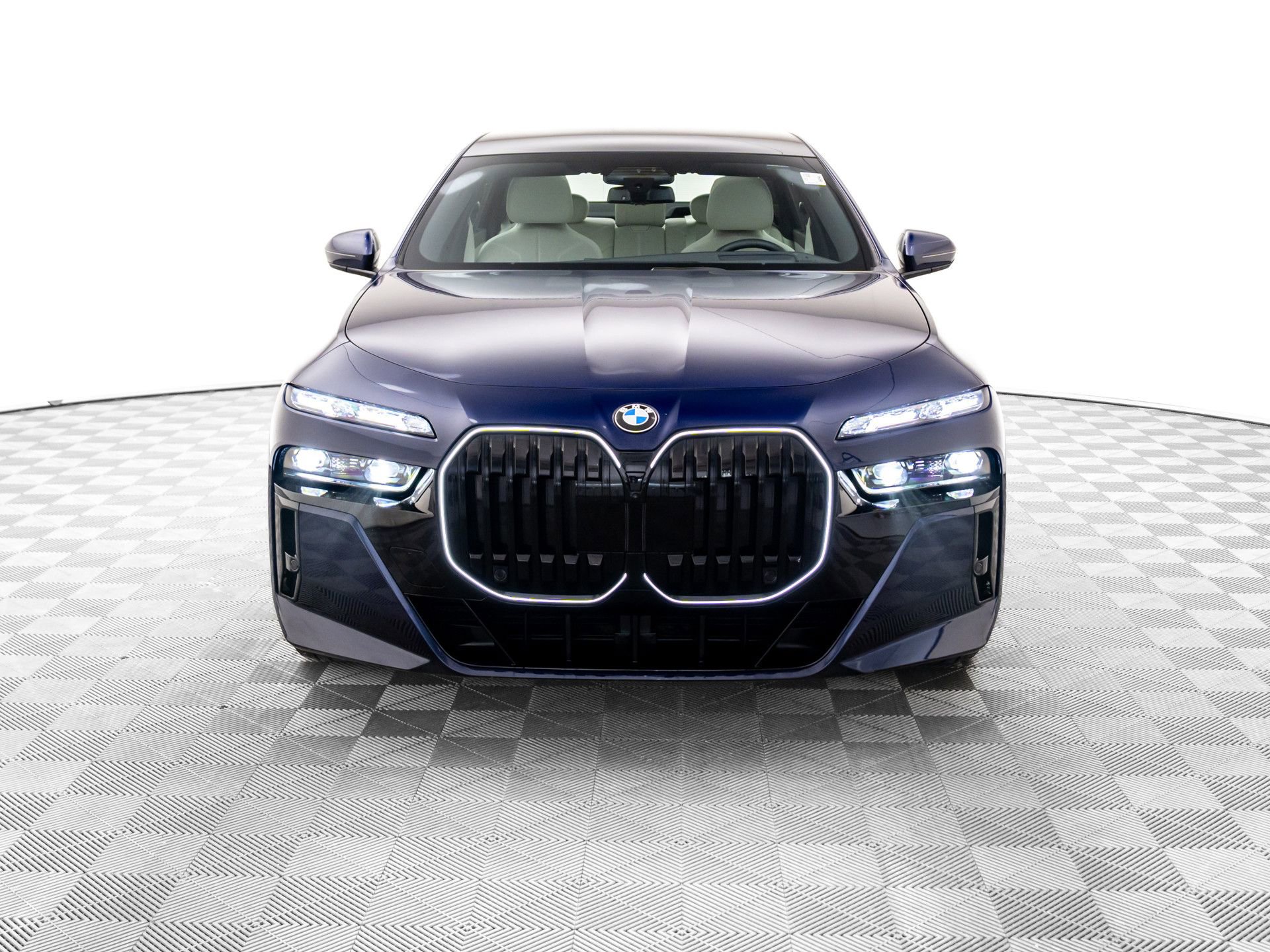 Used 2025 BMW 760i xDrive 760i xDrive w/ Executive Package image 9