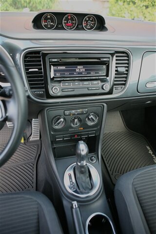 Used 2013 Volkswagen Beetle 2.0T FWD image 17