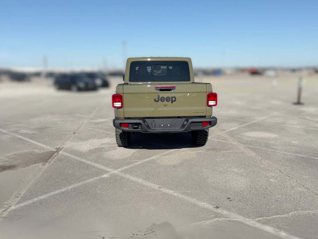 New 2026 Jeep Gladiator Sport image 10