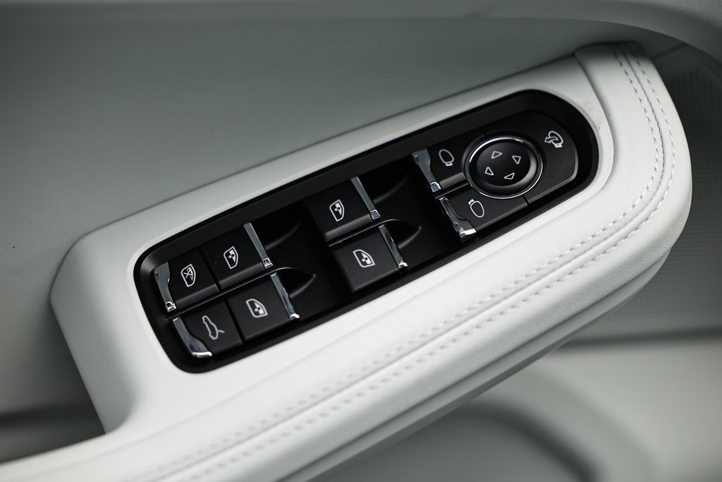 New 2026 Porsche Macan image 22