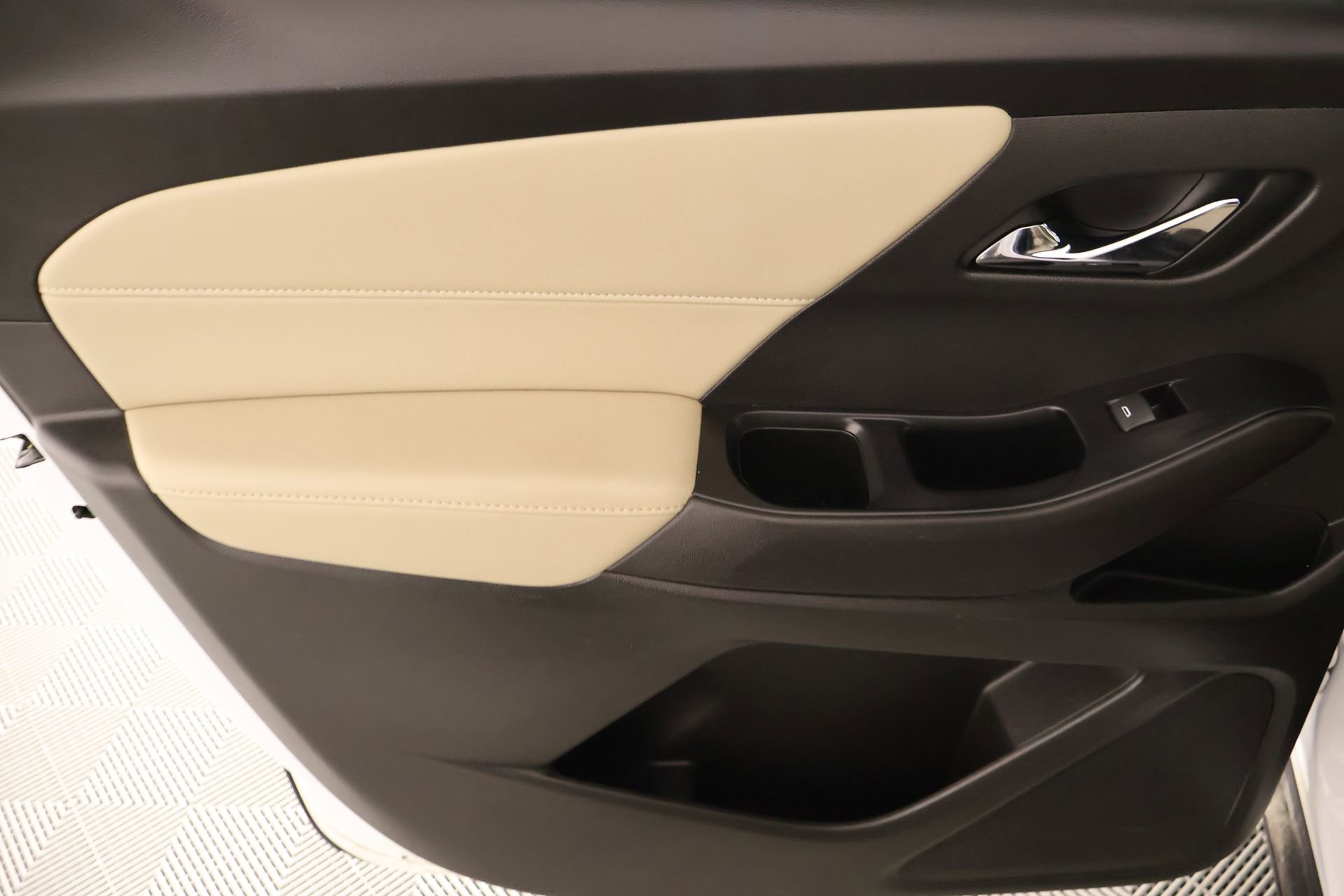 Used 2023 Chevrolet Traverse LS w/ Safety Package image 17