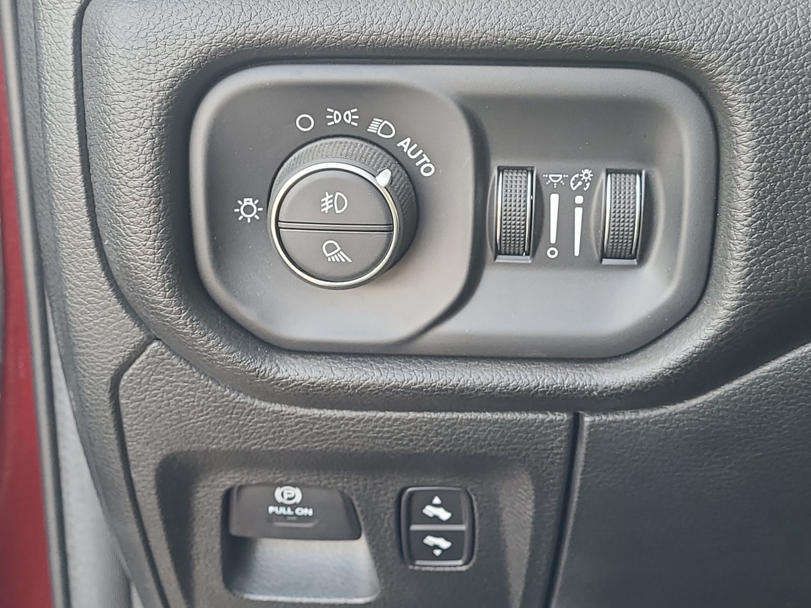 Used 2023 RAM 1500 Laramie AWD/4WD image 23