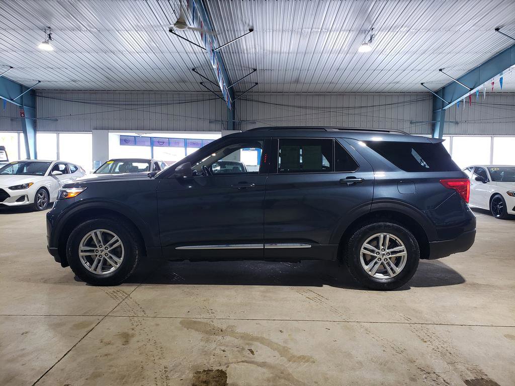 Used 2022 Ford Explorer XLT w/ Equipment Group 202A image 7
