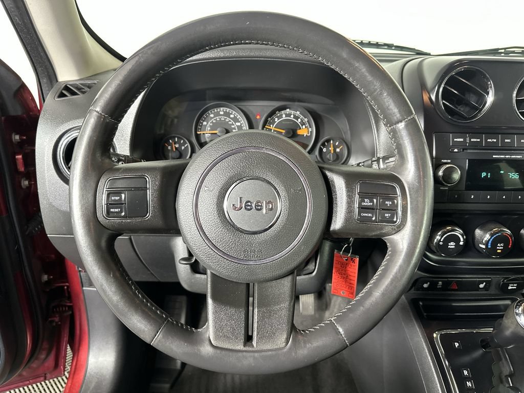 Used 2014 Jeep Patriot Latitude AWD/4WD image 13