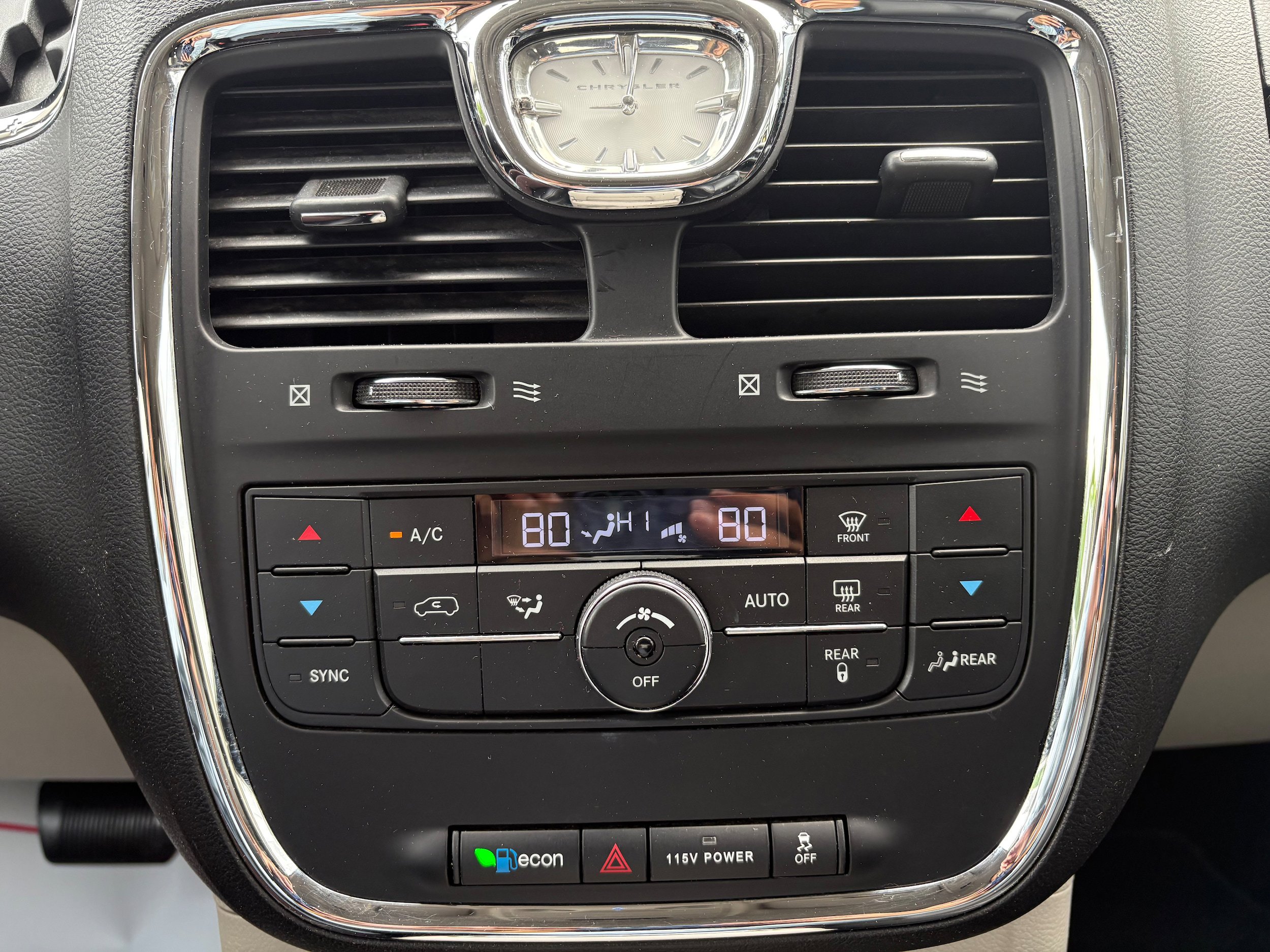 Used 2015 Chrysler Town & Country Touring FWD image 21