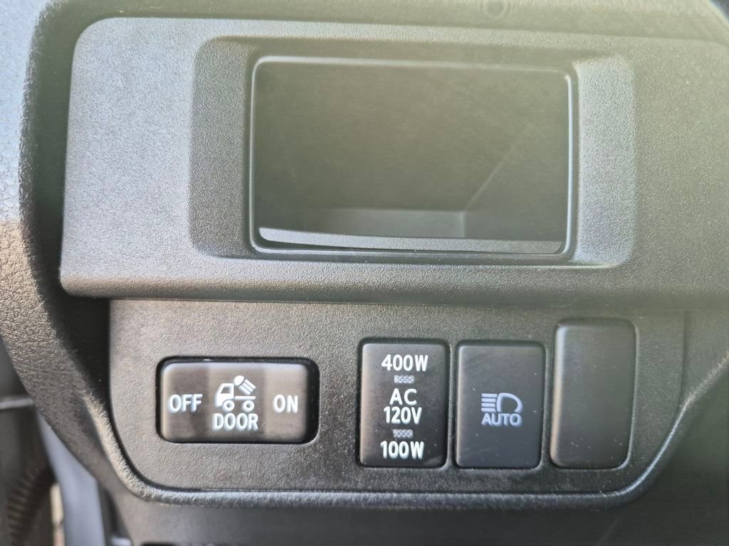 Used 2018 Toyota Tacoma TRD Sport w/ Technology Package image 14