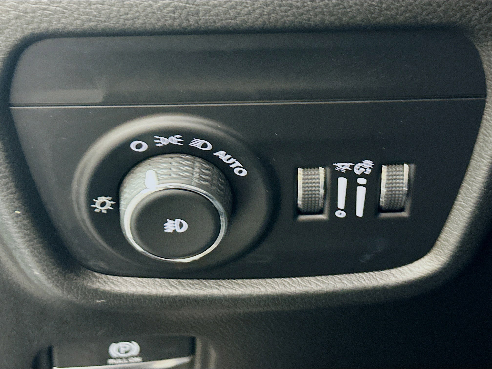 Used 2024 Jeep Grand Cherokee L Limited w/ Luxury Tech Group II image 16