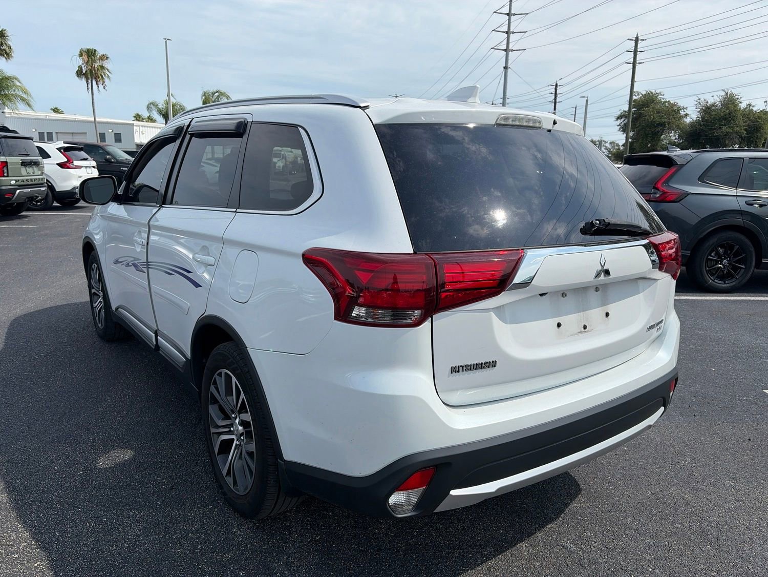 Used 2018 Mitsubishi Outlander SEL AWD/4WD image 5