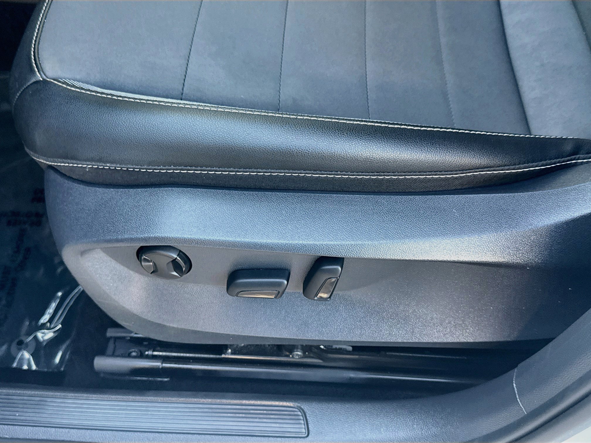 Certified 2022 Volkswagen Taos SE FWD image 17