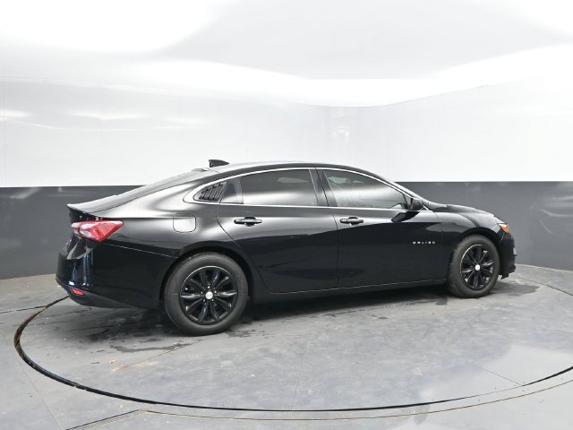 Used 2019 Chevrolet Malibu LT w/ Driver Confidence Package II FWD image 2
