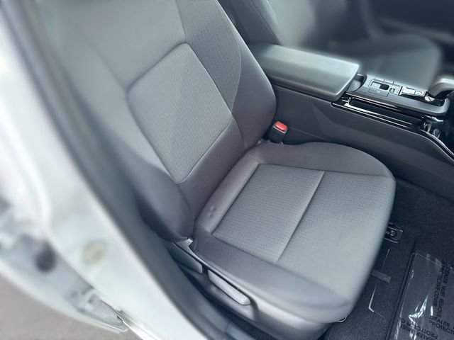 Used 2025 Toyota Prius LE FWD image 32