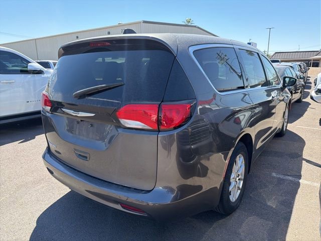 Used 2022 Chrysler Voyager LX image 2