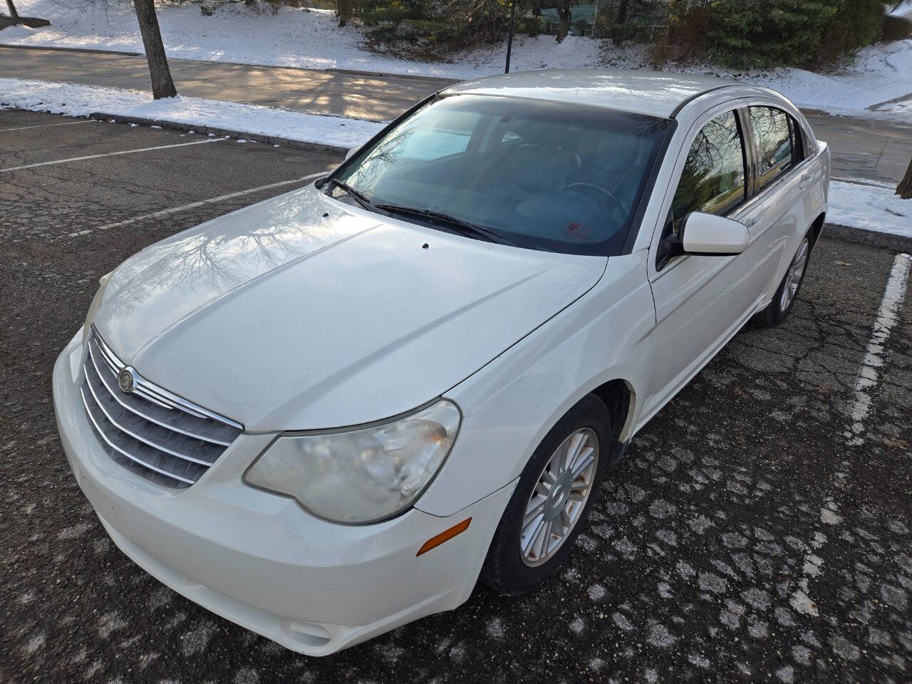 Used 2010 Chrysler Sebring Limited image 3