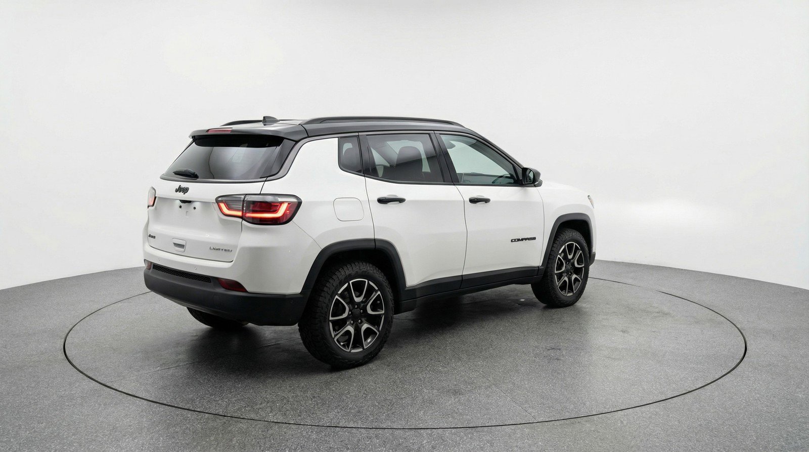 Used 2025 Jeep Compass Trailhawk AWD/4WD image 9