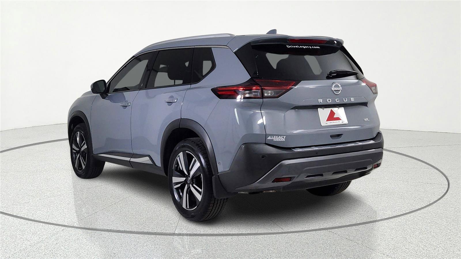 Used 2023 Nissan Rogue SL w/ SL Premium Package image 4