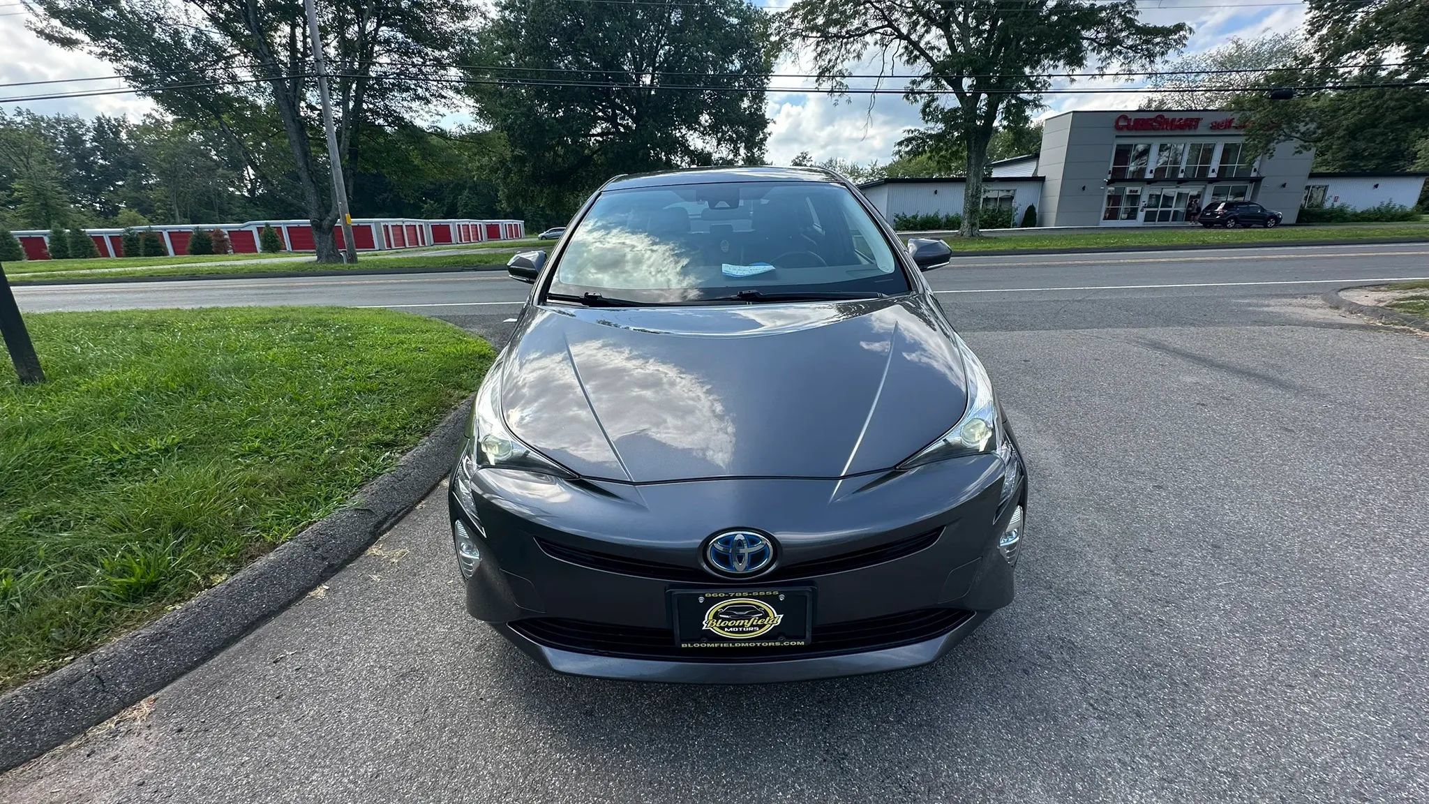 Used 2017 Toyota Prius Three Touring FWD image 2