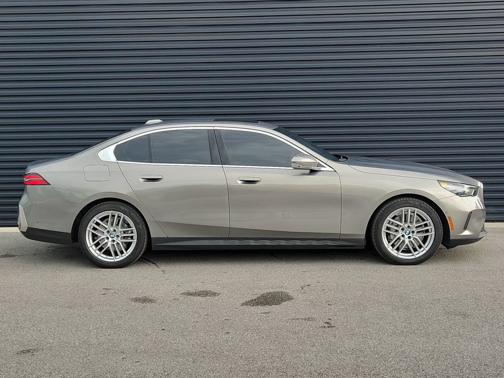 Used 2024 BMW 530i xDrive w/ Premium Package AWD/4WD image 8