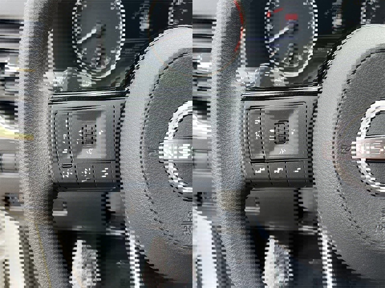 Certified 2023 Nissan Rogue SV image 11