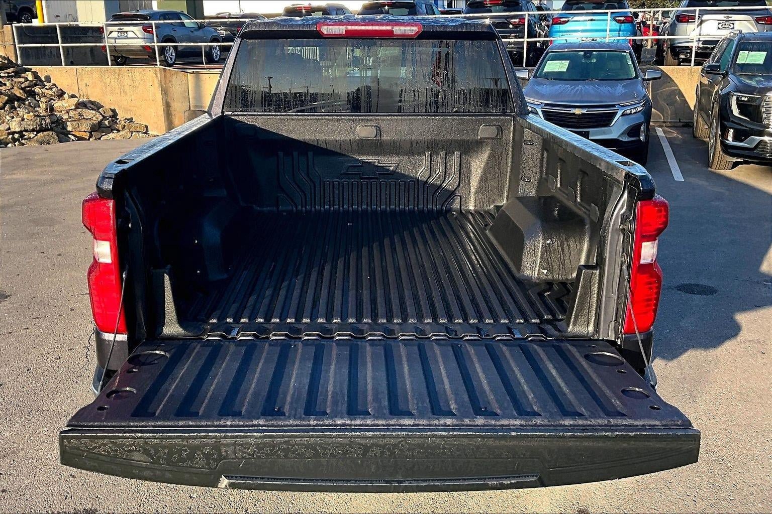 Used 2024 Chevrolet Silverado 1500 LT AWD/4WD image 4
