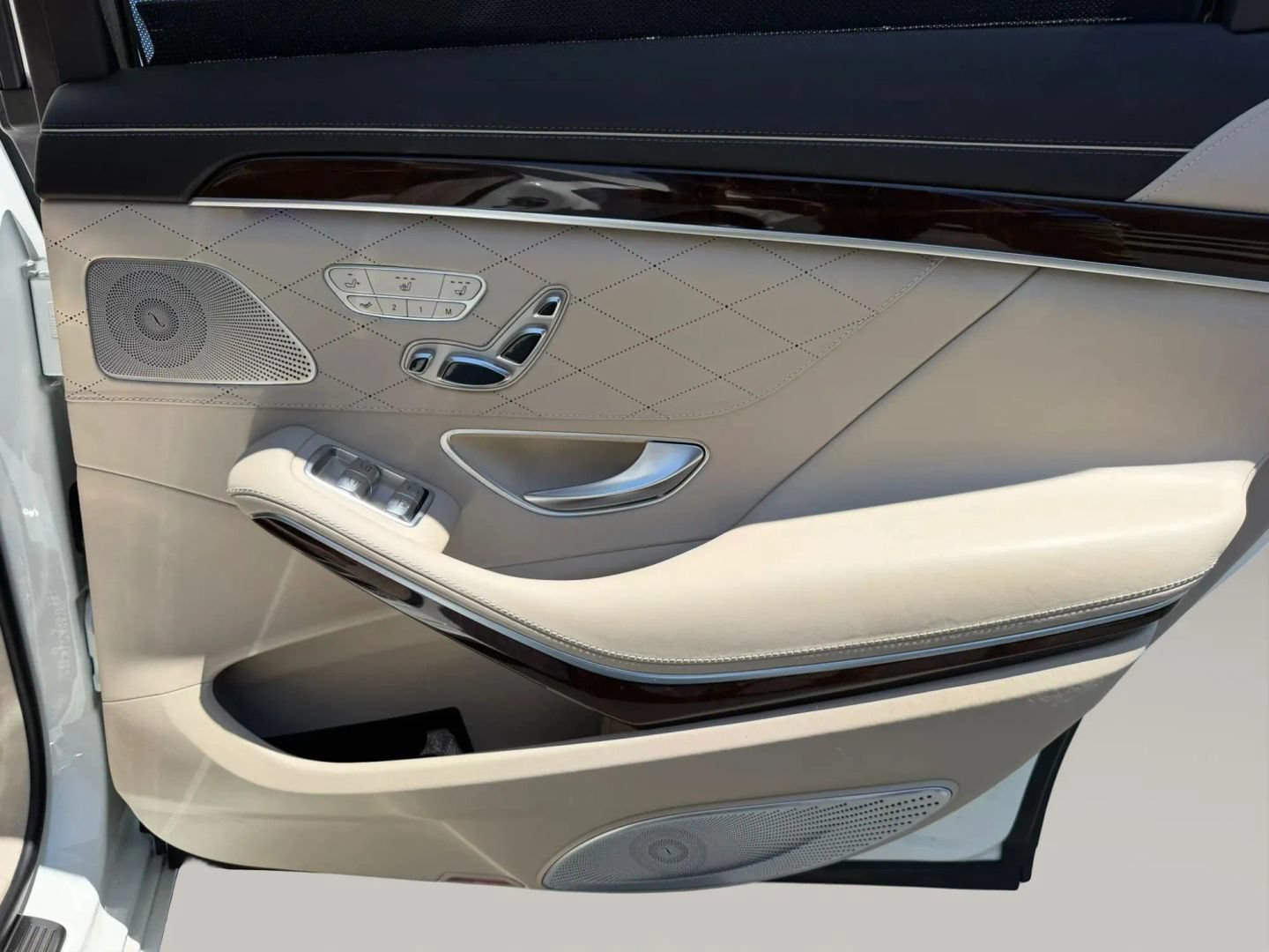 Used 2019 Mercedes-Benz S 560 Sedan image 16