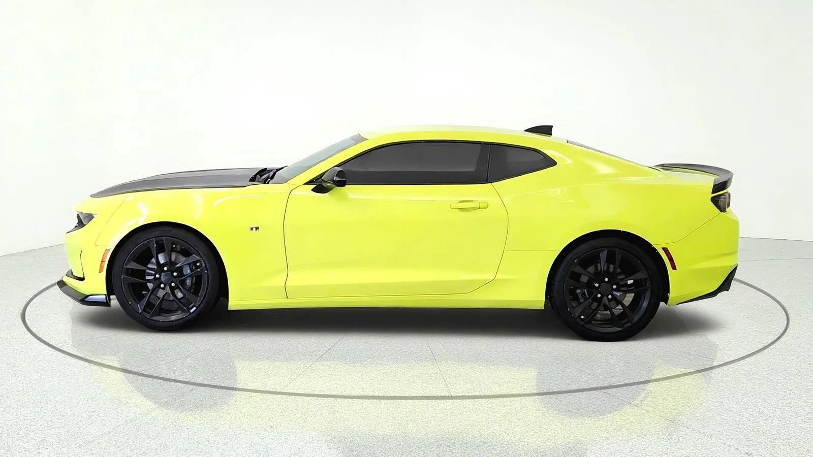 Used 2019 Chevrolet Camaro LT w/ 1LE Track Performance Package RWD image 5