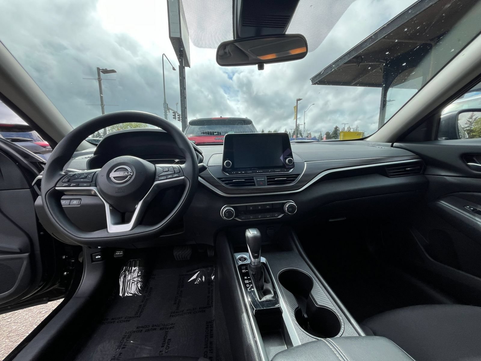 Used 2025 Nissan Altima 2.5 SV FWD image 29