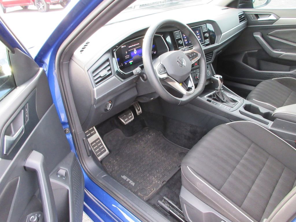 Used 2024 Volkswagen Jetta Sport image 11