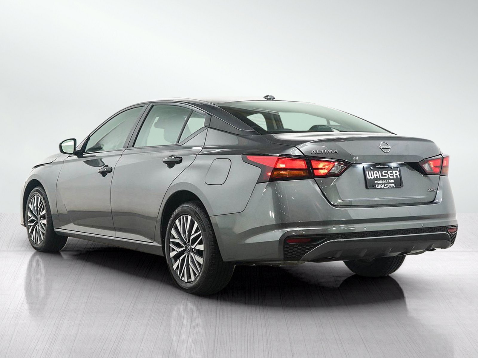 Used 2025 Nissan Altima 2.5 SV AWD/4WD image 3