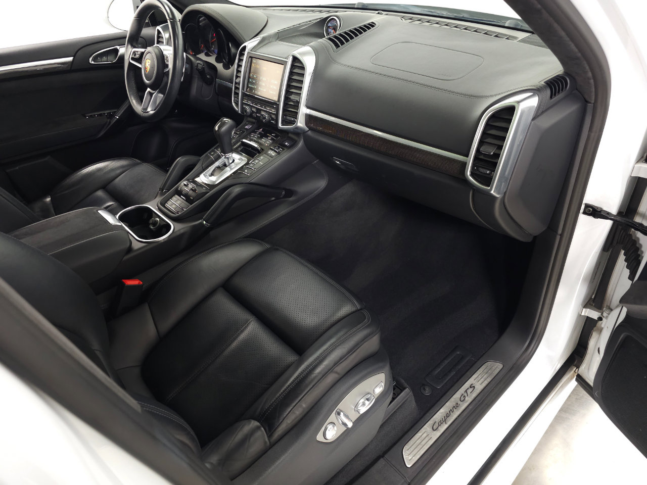 Used 2016 Porsche Cayenne GTS w/ Premium Package Plus image 13