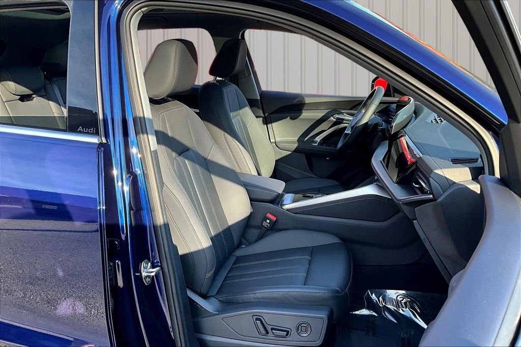 Used 2025 Audi Q5 Premium w/ Convenience Package image 29