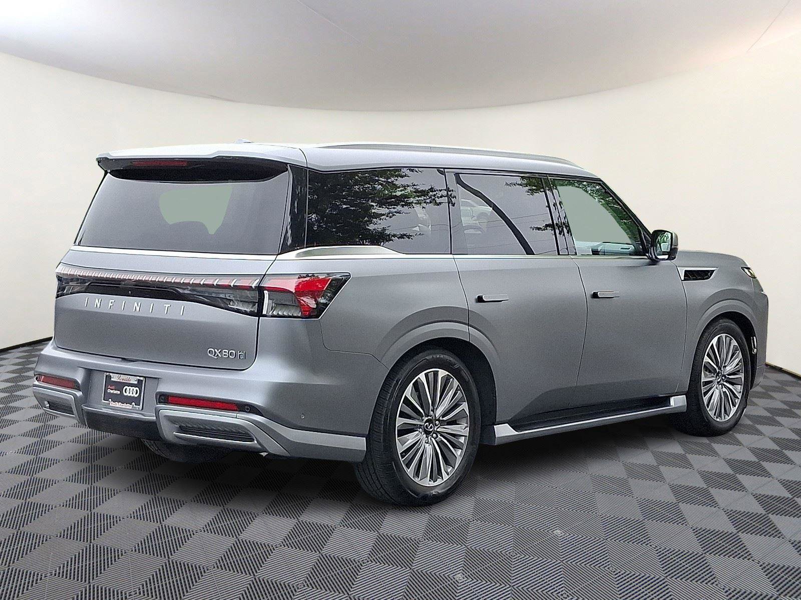 Used 2025 INFINITI QX80 Sensory AWD/4WD image 6