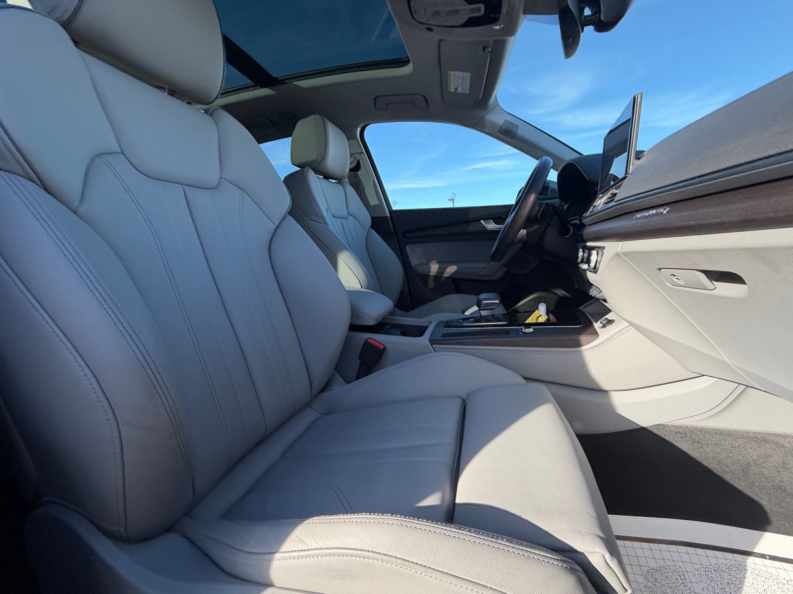 Used 2024 Audi Q5 e Premium Plus w/ Premium Plus Package AWD/4WD image 19