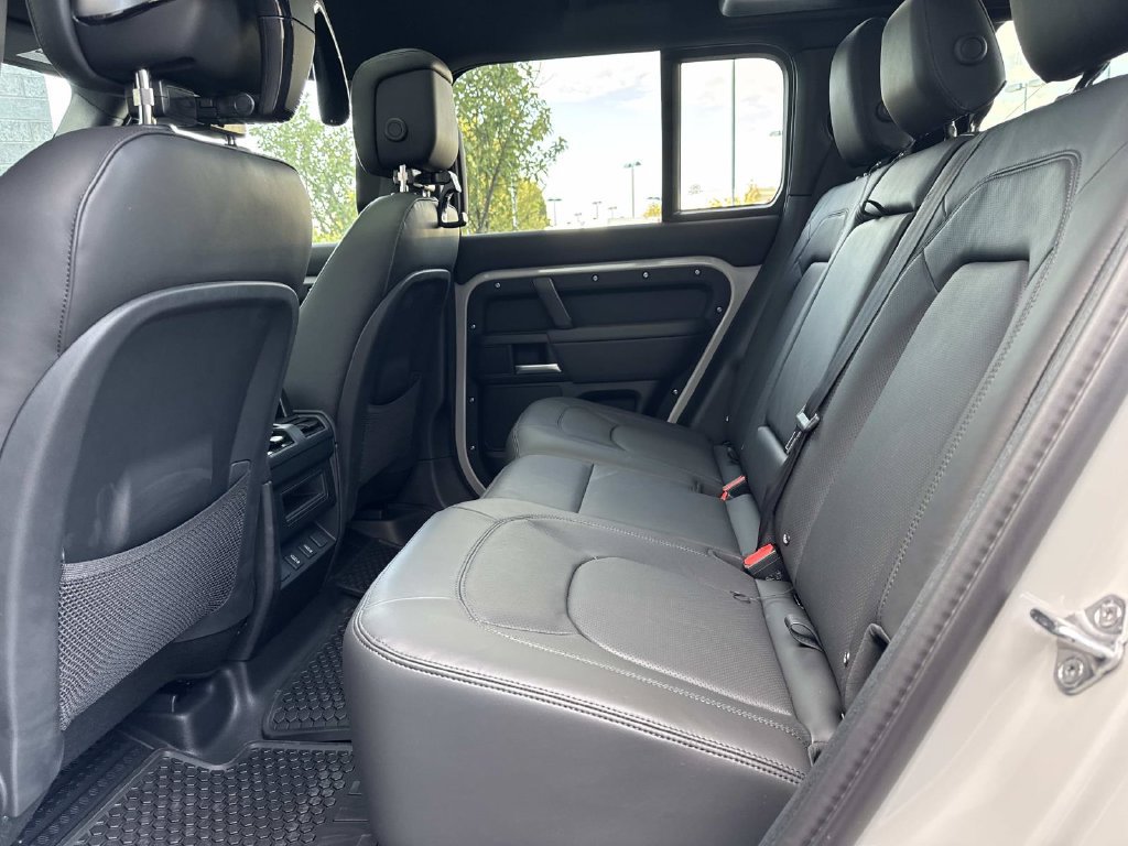 New 2026 Land Rover Defender 110 X-Dynamic SE AWD/4WD image 13