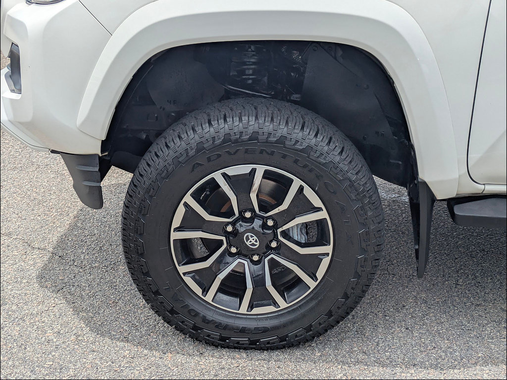 Used 2022 Toyota Tacoma TRD Sport w/ TRD Premium Sport Package AWD/4WD image 10