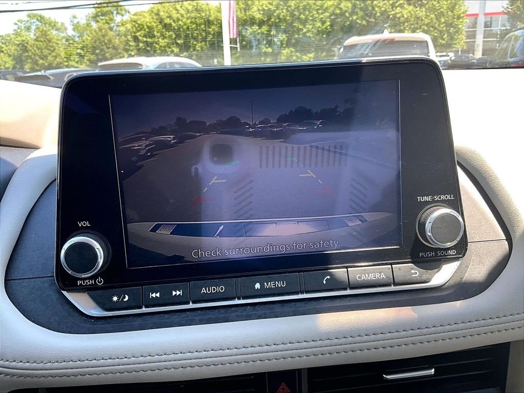 Used 2025 Nissan Rogue SV AWD/4WD image 19