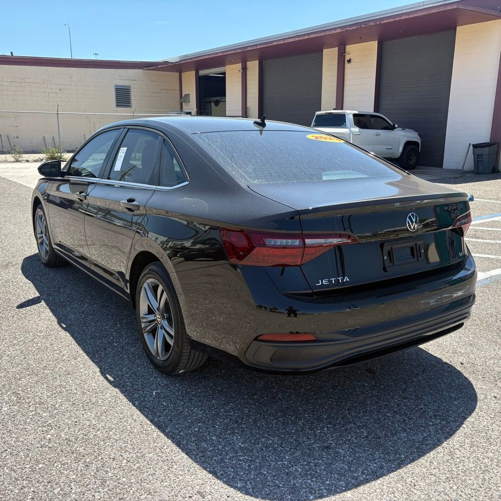 Used 2023 Volkswagen Jetta SE image 5