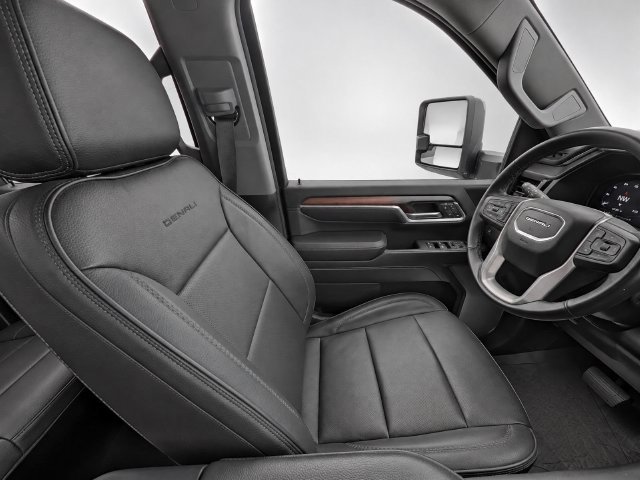 Used 2025 GMC Sierra 2500 Denali w/ Technology Package AWD/4WD image 17