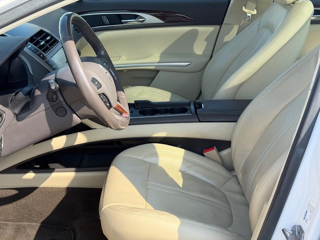 Used 2014 Lincoln MKZ Hybrid FWD image 4