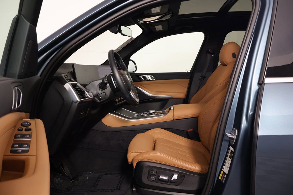 Used 2025 BMW X5 xDrive50e w/ Parking Assistance Package image 10