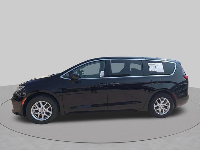 Used 2024 Chrysler Pacifica Touring-L FWD image 4