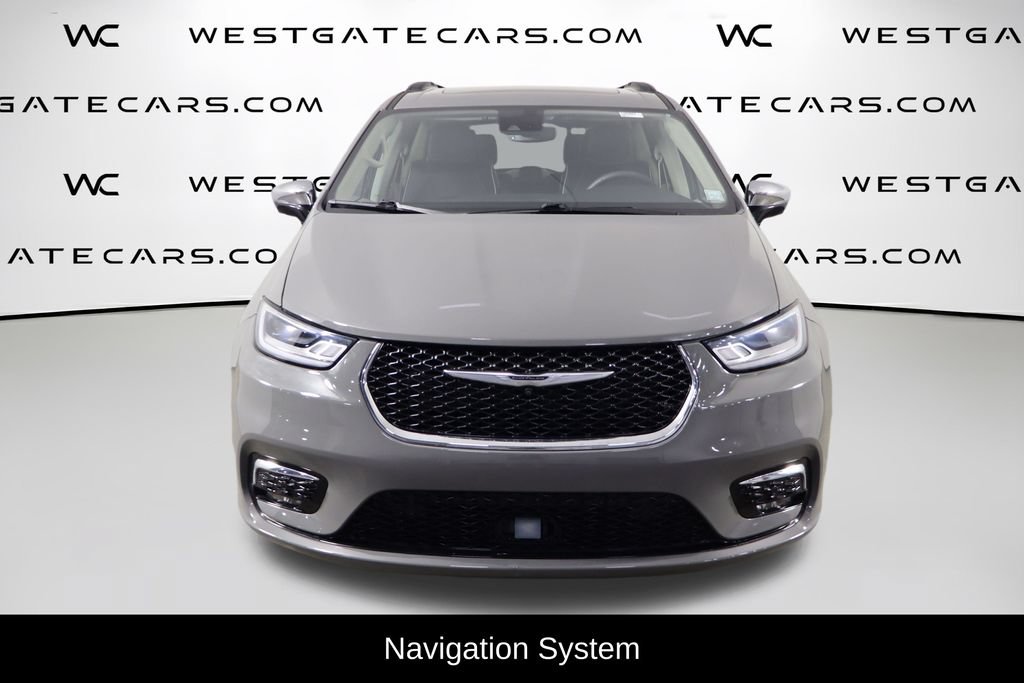Used 2023 Chrysler Pacifica Limited w/ Uconnect Theater Family Group AWD/4WD image 2