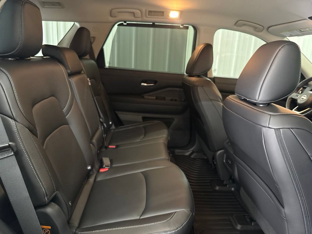 Used 2025 Nissan Pathfinder SL w/ Black Appearance Package FWD image 20