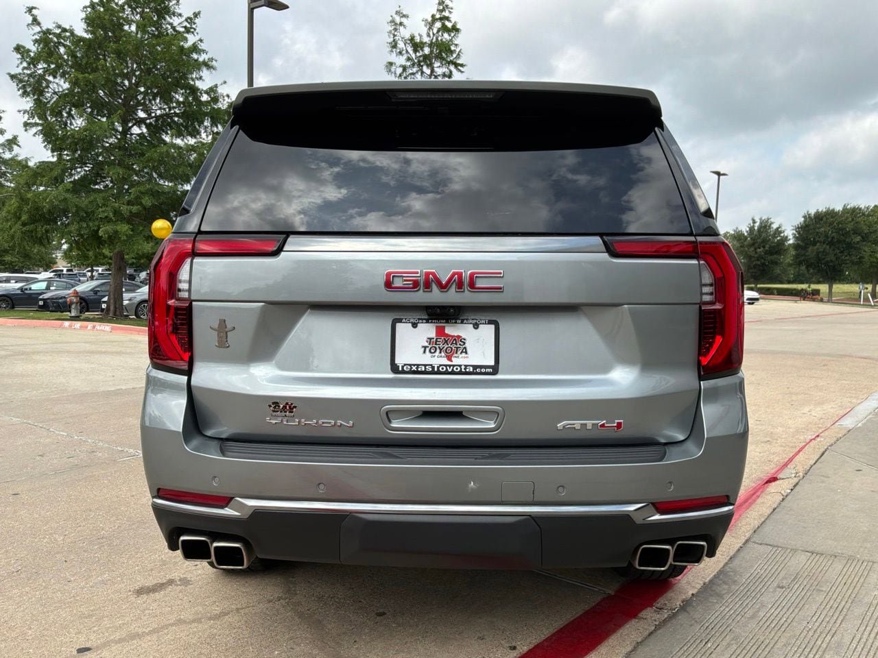 Used 2025 GMC Yukon AT4 w/ AT4 Premium Package AWD/4WD image 7