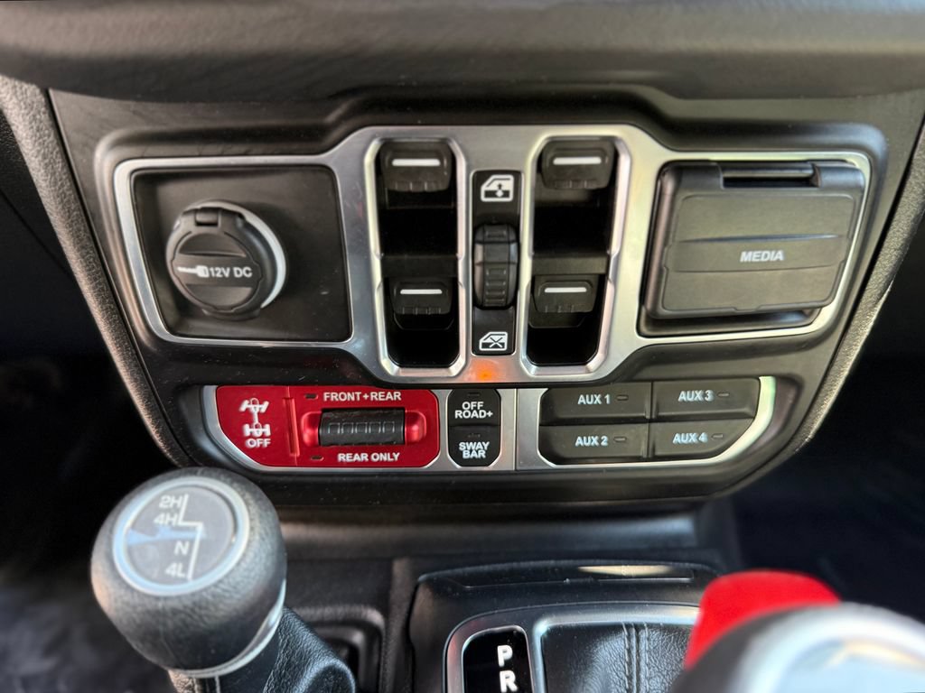 Used 2025 Jeep Wrangler Unlimited Rubicon w/ Safety Group AWD/4WD image 21