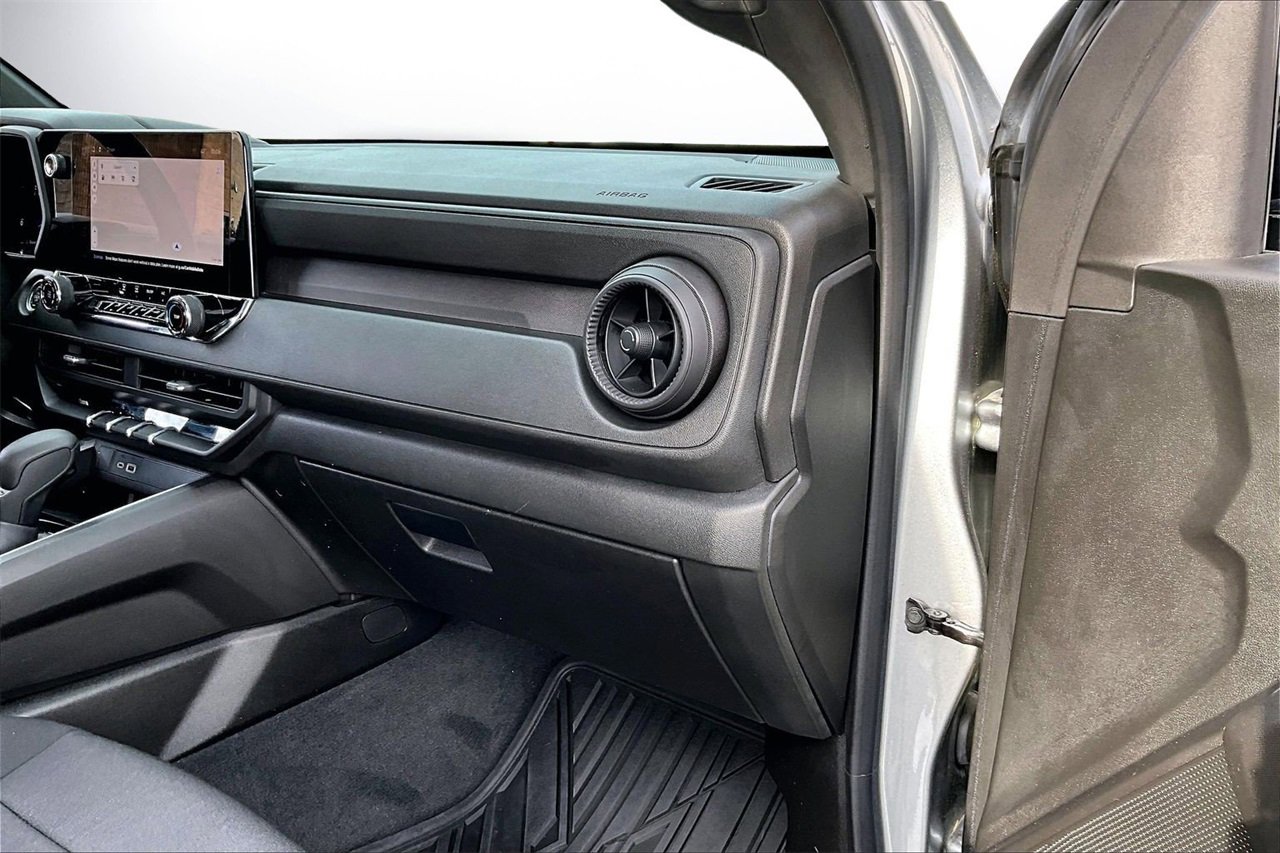 Used 2023 Chevrolet Colorado Trail Boss w/ Technology Package image 19