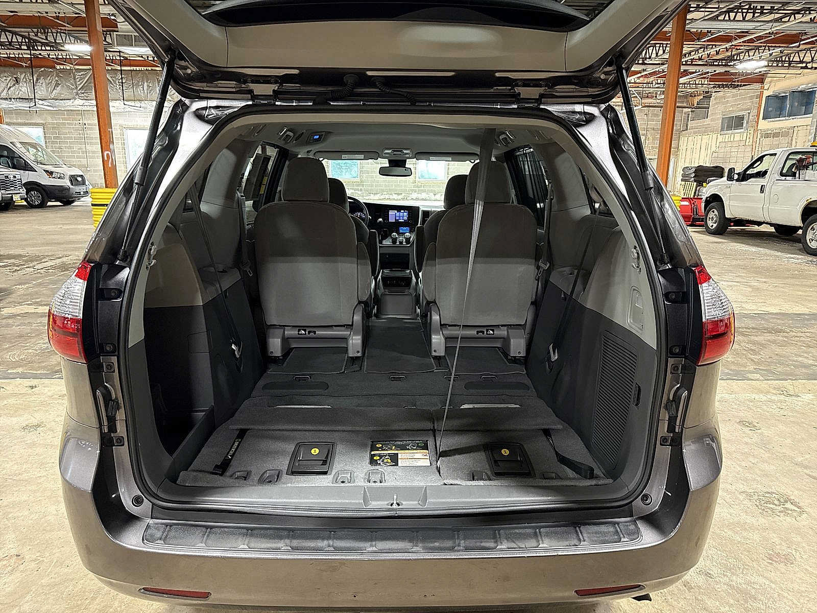 Used 2020 Toyota Sienna LE w/ LE Preferred Package AWD/4WD image 11