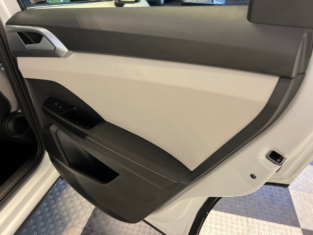 Certified 2025 Volkswagen Taos SE FWD image 13