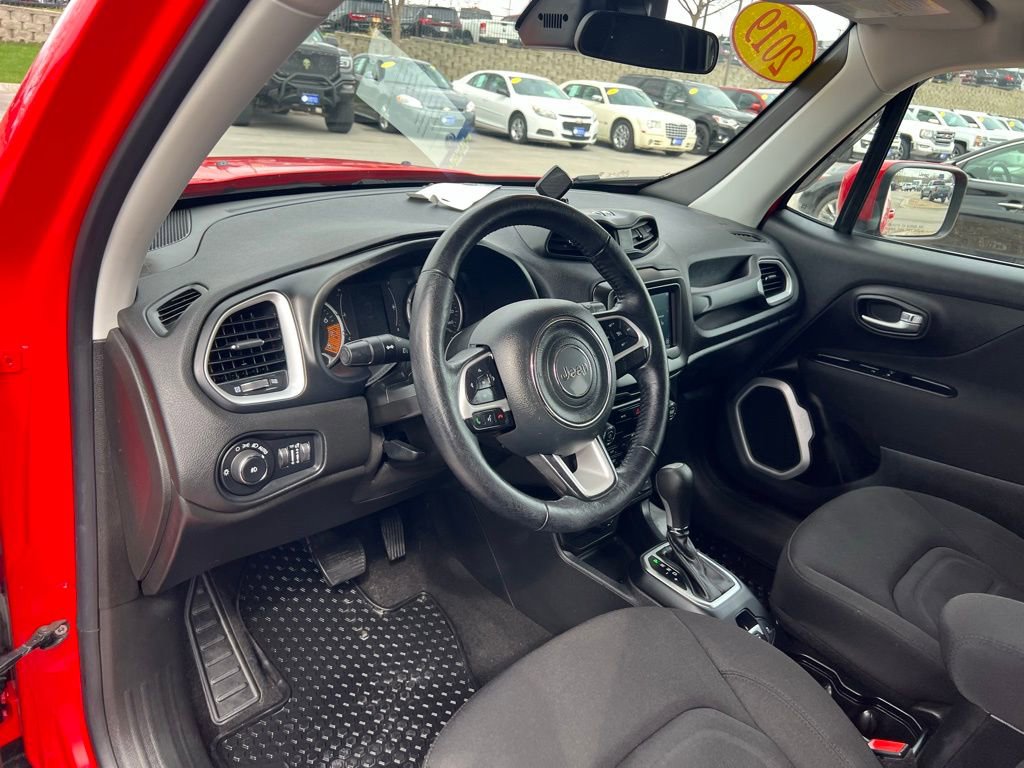 Used 2019 Jeep Renegade Latitude w/ Cold Weather Group AWD/4WD image 18